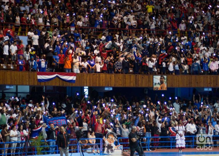 Recibimiento del equipo de béisbol de Cuba en el Coliseo de la Ciudad Deportiva, en La Habana. Foto: Otmaro Rodríguez.