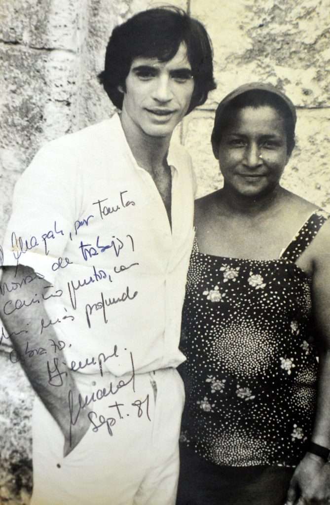 Con el actor español Imanol Arias en "Cecilia" (Humberto Solás, 1981). Foto: Cortesía de la entrevistada.