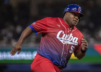 Alfredo Despaigne en acción. Foto: EFE/EPA/Cristobal Herrera-Ulashkevich.