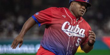 Alfredo Despaigne en acción. Foto: EFE/EPA/Cristobal Herrera-Ulashkevich.