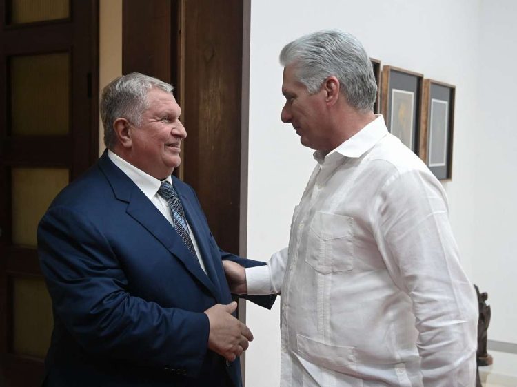 Sechin se reunió antes con Ricardo Cabrisas para abordar especialmente temas del sector energético. Foto: Presidencia de Cuba/Twitter.