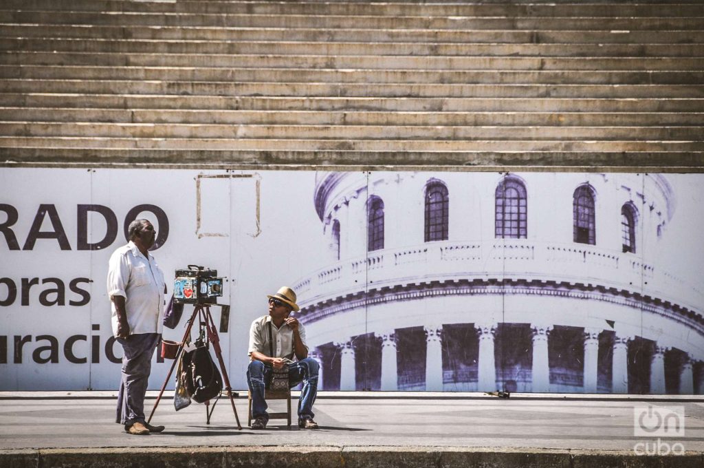 Los fotógrafos del Capitolio durante la remodelación del edificio. Foto: Kaloian.