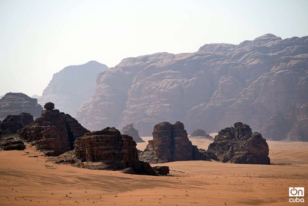 Wadi Rum, un valle desértico ubicado a más de 1 600 m sobre el nivel del mar. Foto: Alejandro Ernesto.