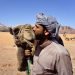 ¿Amor entre hombre y camello? ¿O la típica postal para el turista? Foto: Alejandro Ernesto.