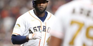 El cubano Yordan Álvarez, estrella de los Astros de Houston en la MLB. Foto: Adam Davis / EFE / EPA / Archivo.