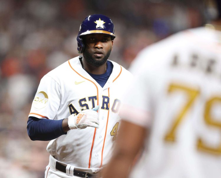 El cubano Yordan Álvarez, estrella de los Astros de Houston en la MLB. Foto: Adam Davis / EFE / EPA / Archivo.