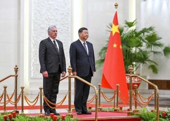 Miguel Díaz-Canel y Xi Jinping durante la visita del presidente cubano a China. Foto: EFE/EPA/XINHUA/RAO AIMIN.
