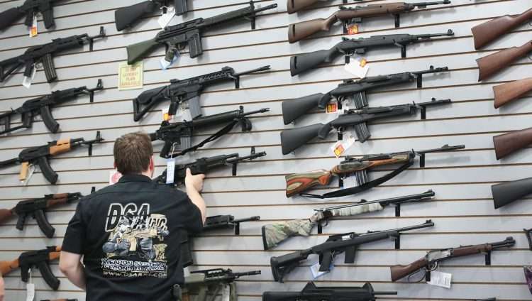 Tienda de armas en Illinois. | Foto: Scott Olson / Getty