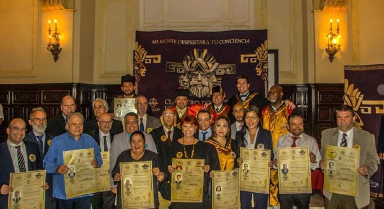 Artistas y otras figuras públicas de Cuba reciben el título de Doctor Honoris Causa por la Universidad Anglohispanomexicana de Puebla, México. Foto: Redacción Opus Habana / Facebook.