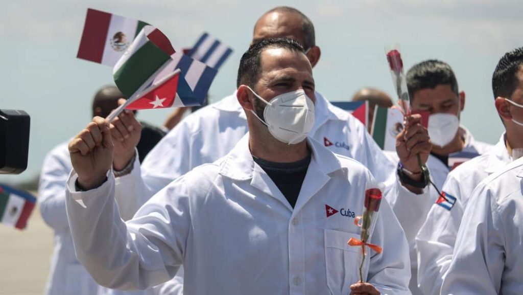 Médicos cubanos que prestaron colaboración en México. Foto: Prensa Latina / Archivo.