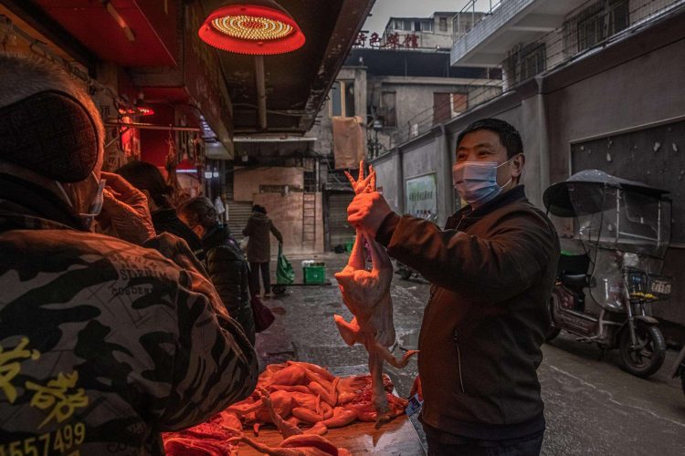 El mercado callejero de Wuhan en enero de 2021. Foto: Roman Pilipe/Efe.