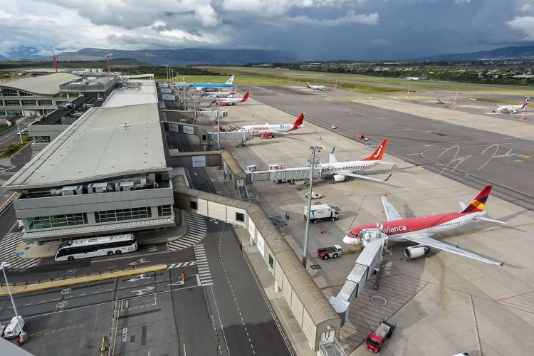 Vista del Aeropuerto Internacional Mariscal Sucre, en Quito. Foto: @team_spotters