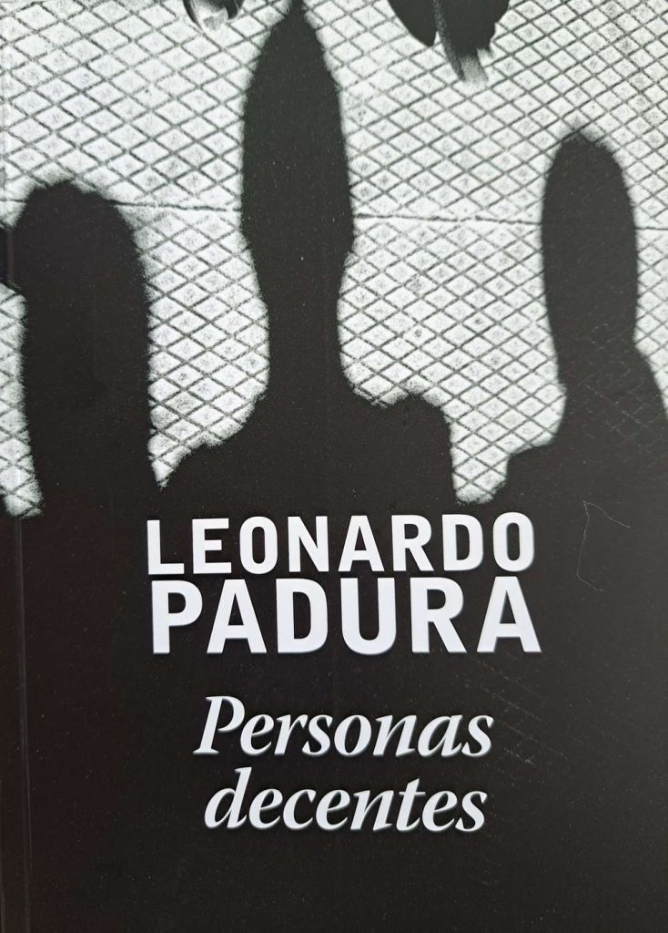 La cubierta del libro fue diseñada a partir de la foto Cañeros (1996), de Carlos Torres Cairo.