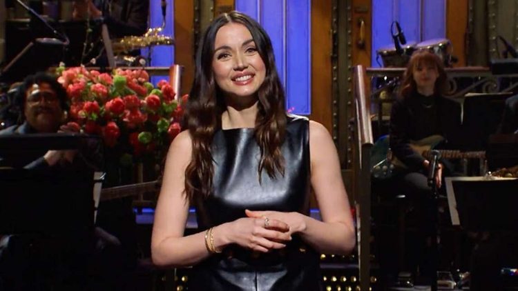 Ana de Armas en Saturday Night Live. Foto: NBC.