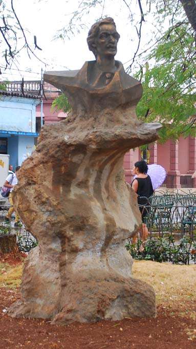 Bust of Arturo Comas Pons erected in Bejucal.  Photo: modelismocubano.wordpress.com