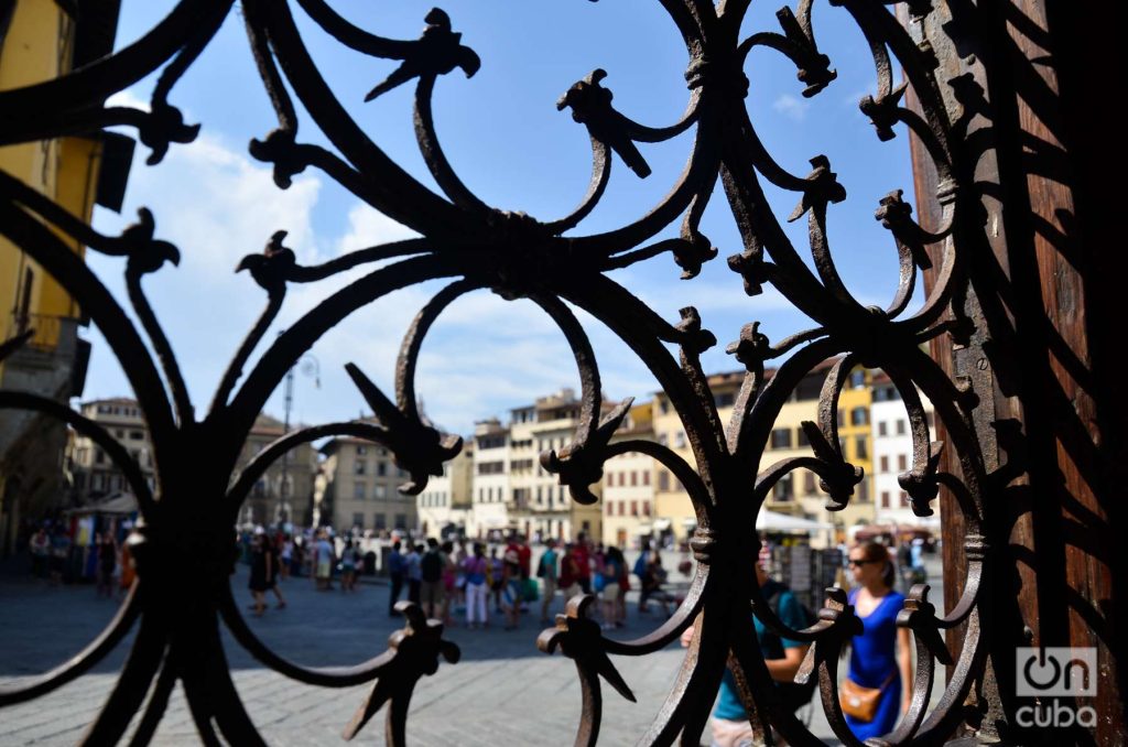 Inner courtyard of the Basilica of Santa Croce.  Photo: Kaloian.