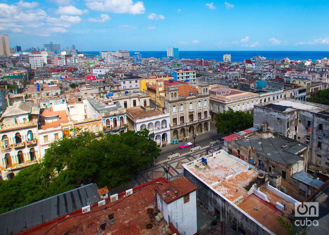 Vista desde la altura de zonas aledañas al Paseo del Prado, en La Habana. Foto: Otmaro Rodríguez.