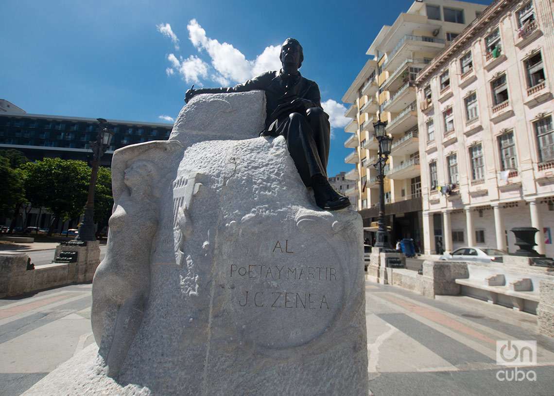 Monumento al poeta y mártir Juan Clemente Zenea, el Paseo del Prado, en La Habana. Foto: Otmaro Rodríguez.