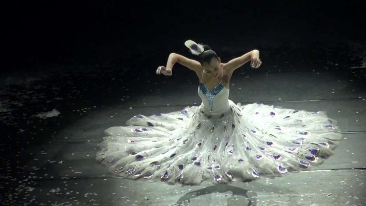 Este año el mensaje por la fecha le ha sido encargado a la bailarina y coreógrafa china Yang Liping. Foto: gokunming.com