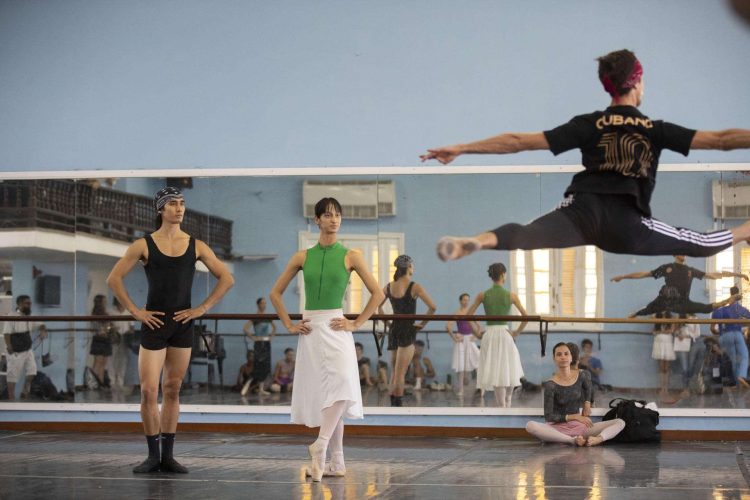 Ensayo en la sede del Ballet Nacional de Cuba (BNC). Foto: Yander Zamora/Efe.