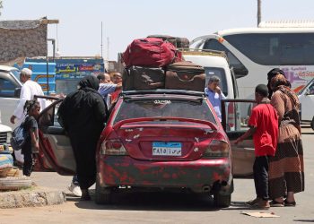 Una tregua apenas respetada ha permitido evacuaciones de extranjeros y el desplazamiento de la población civil a zonas más seguras. Foto: KHALED ELFIQI/EFE/EPA.