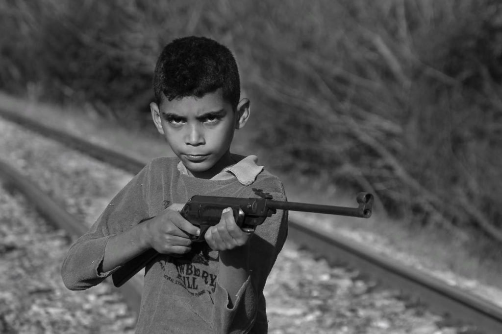 Gun's Boy, 2021. De la serie “A menos que sean como niños”. Esperanza, Villa Clara.
