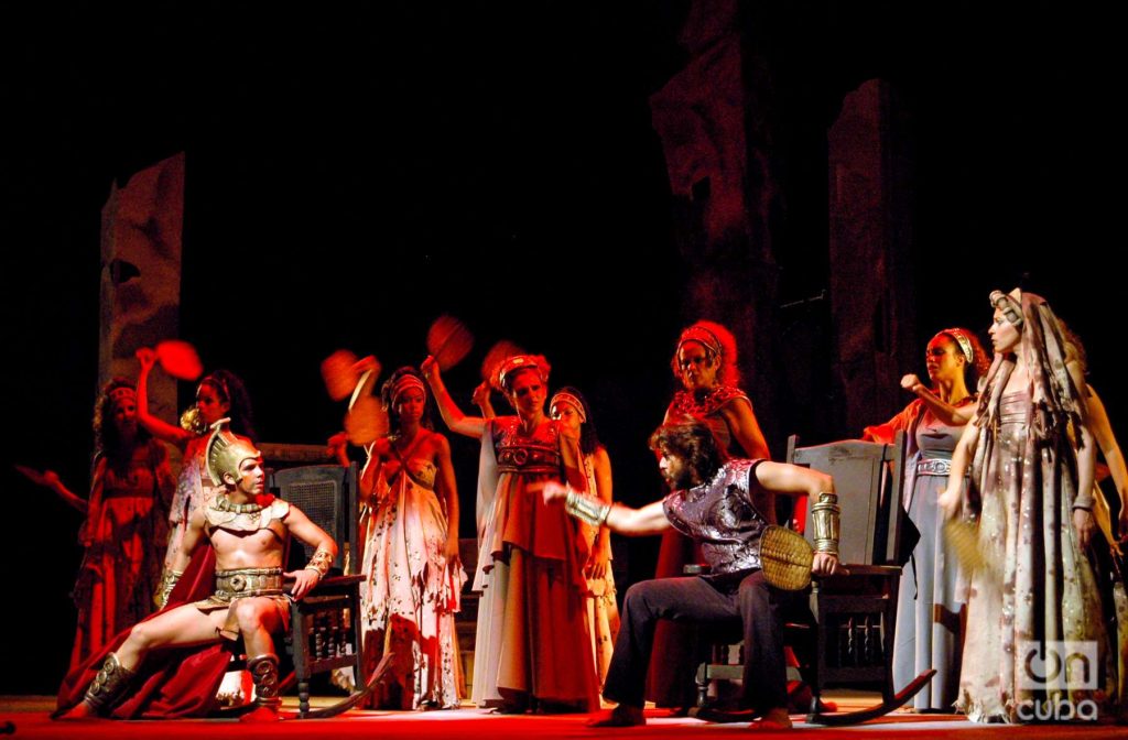 Los siete contra Tebas por la compañía Mefisto teatro. Estreno mundial el 20 de octubre de 2007 en el teatro Mella. Foto: Kaloian.