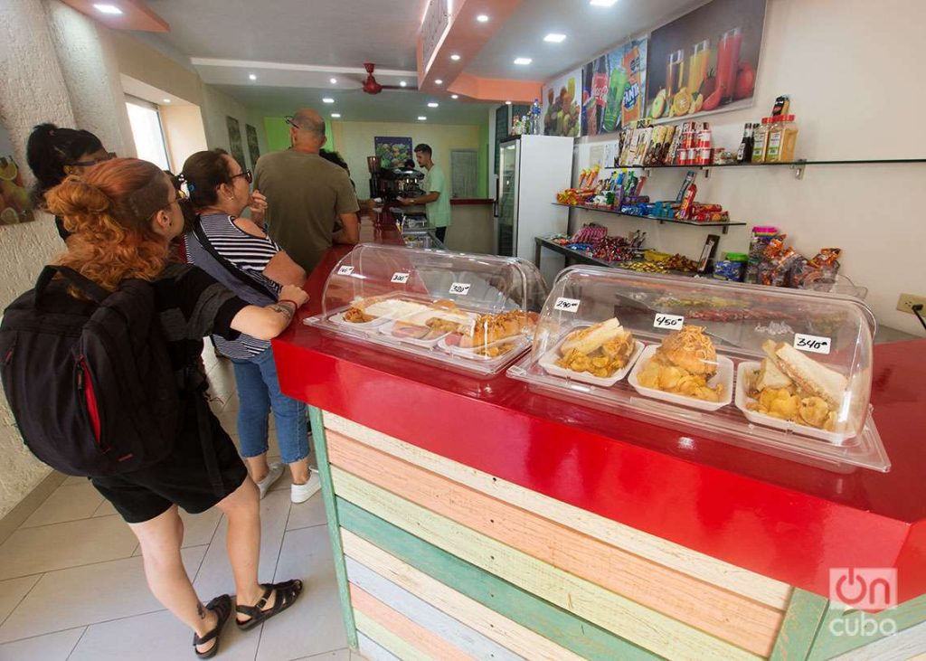 Cafetería privada en La Habana. Foto: Otmaro Rodríguez.