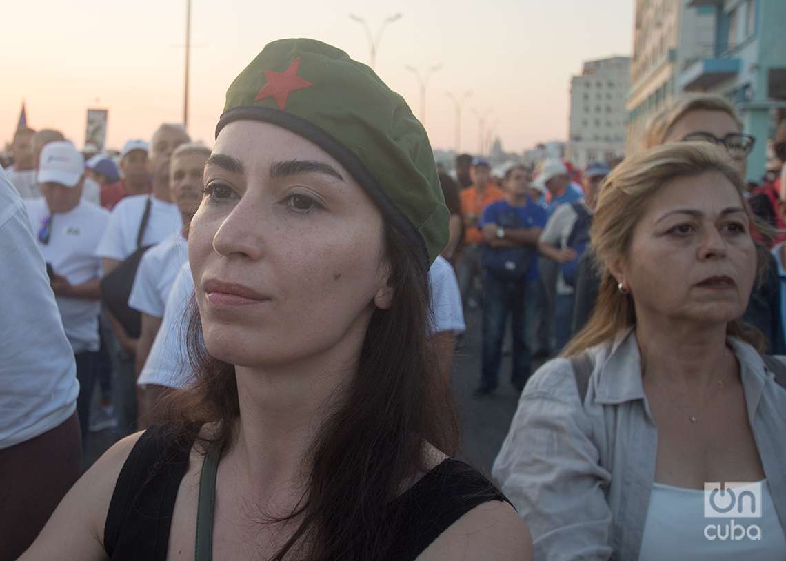 Concentración por el 1 de mayo en áreas del malecón de La Habana. Foto: Otmaro Rodríguez.