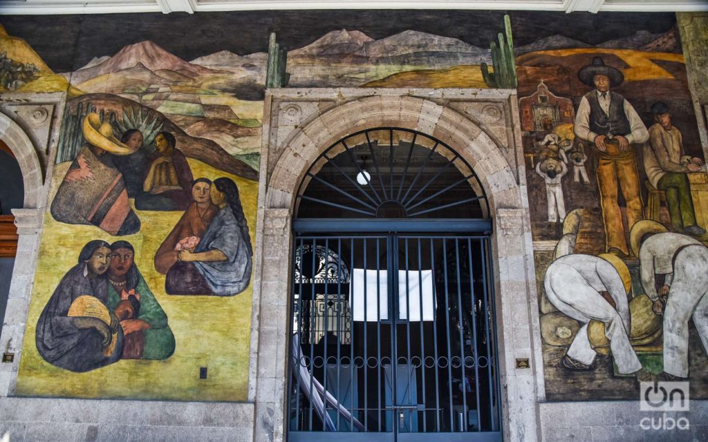 Los murales Campesinos y Capataz. Mural de Diego Rivera en la Secretaría de Educación Pública. Foto: Kaloian.