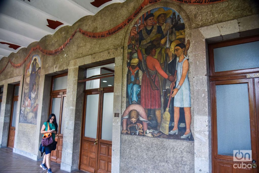 El que quiera comer que trabaje. De la serie de murales de los corridos mexicanos. Aparece Diego Rivera de niño y su hermana Antonieta Rivera. Foto: Kaloian.