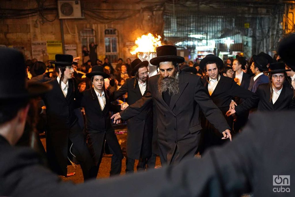 La celebración, como casi todas las ceremonias hebreas, es solo para varones. Foto: Alejandro Ernesto.