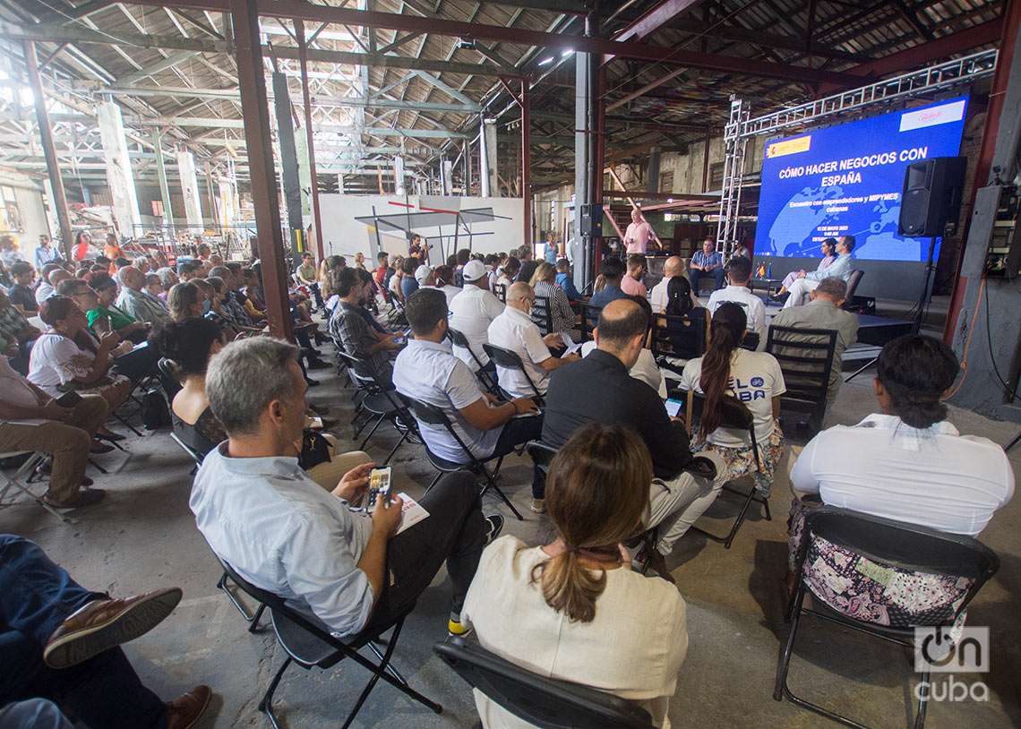 Encuentro “Cómo hacer negocios con España”, realizado en La Habana y dedicado a las mipymes y los emprendores privados cubanos. Foto: Otmaro Rodríguez.