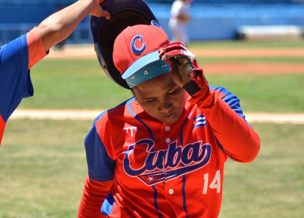 El béisbol femenino en Cuba tiene una historia centenaria, pero no fue hasta el presente siglo que encontró las condiciones ideales para comenzar lentamente la práctica organizada. Foto: Ricardo López Hevia.