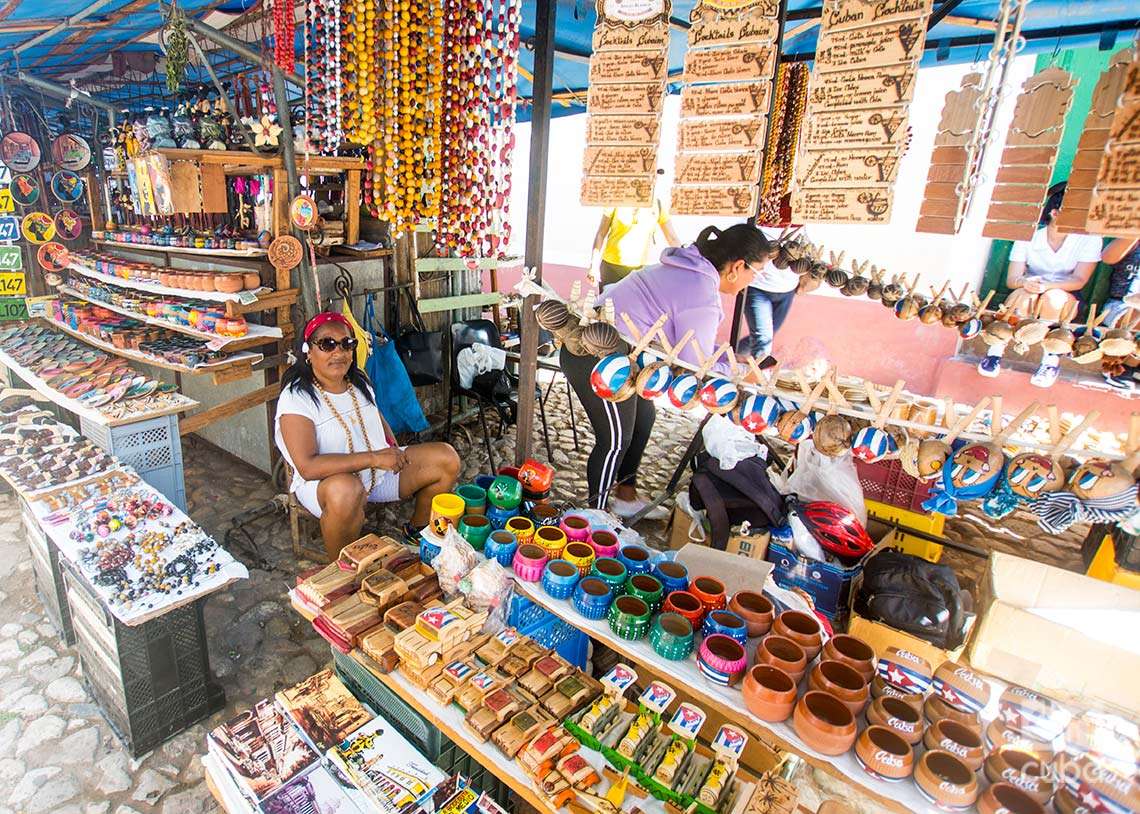 Feria de artesanía en Trinidad. Foto: Otmaro Rodríguez.