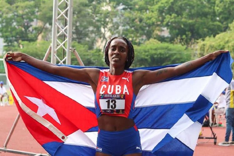 La corredora cubana Yunisleidy de la Caridad García, nueva recordista nacional de los 100 metros planos femeninos. Foto: Mónica RF/ Jit.