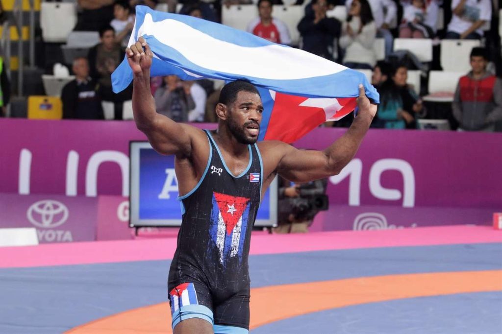 El luchador cubano Yurieski Torreblanca, tras ganar el oro en los Juegos Panamericanos de Lima 2019. Foto: Roberto Morejón / Trabajadores / Archivo.