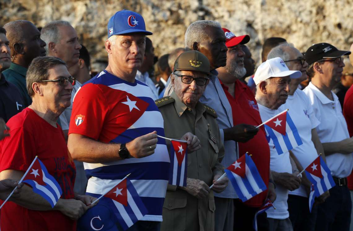 Cuban President Miguel Díaz-Canel (i) and former President Raúl Castro (c) participate in the event for International Workers' Day on the Malecón in Havana, on May 5, 2023. Photo: Ernesto Mastrascusa / EFE.