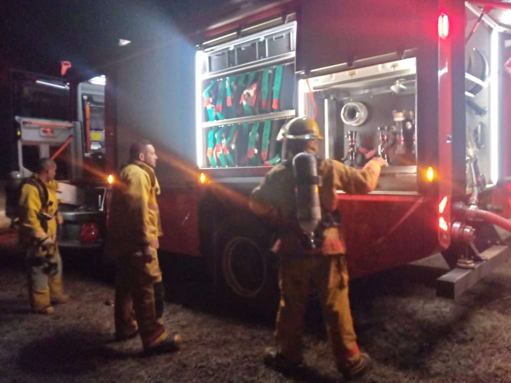 Bomberos que combatieron un incendio forestal en las cercanías de la central diésel eléctrica de Moa, en la provincia de Holguín. Foto: Yulieska Hernández / Facebook.