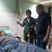 Autoridades de Moa visitan a una mujer lesionada por un rayo en esa localidad de Holguín. Foto: Rubiel De La Cruz Rabí / Facebook.