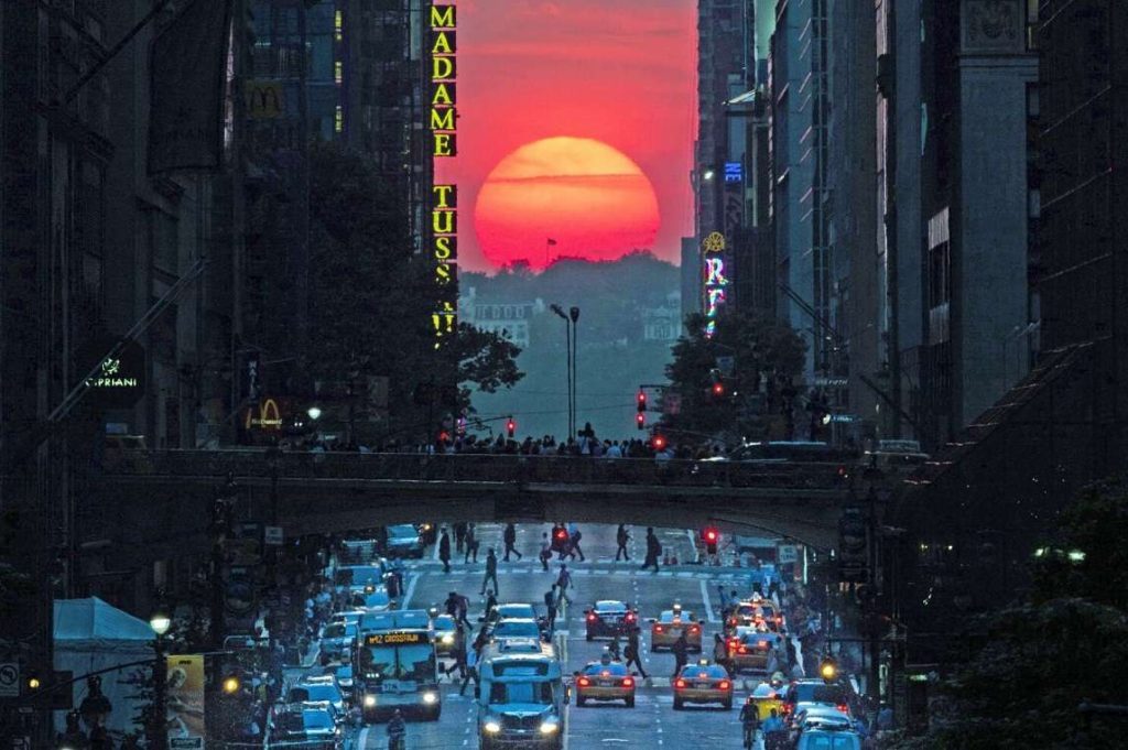 "Manhattanhenge", New York's most photographed sunset