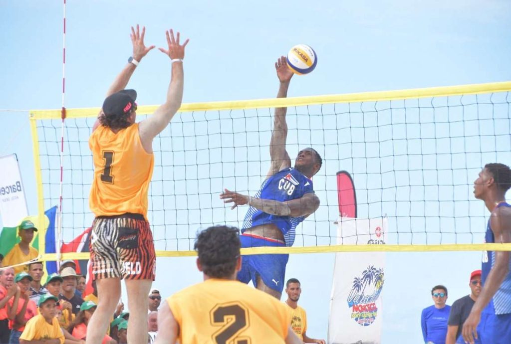 Partido por el oro entre duplas masculinas de Cuba y Estados Unidos, en el Norceca de Voleibol de Playa de Varadero 2023. Foto: @Norceca_Info / Twitter.