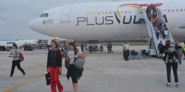 Reinicio de los vuelos entre Argentina, Cayo Coco y La Habana. Foto: Osvaldo Gutiérrez / ACN.