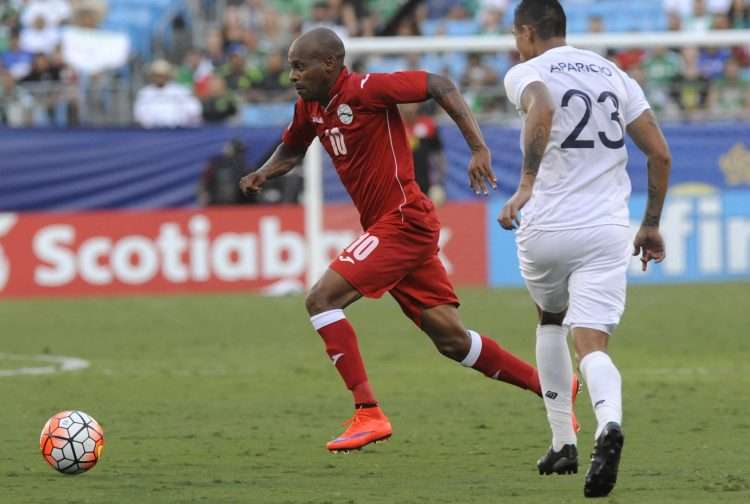 Ariel Martínez (#10) era una de las figuras de la selección cubana en la Copa del Caribe de 2012. Foto: Sam Sharpe/USA TODAY Sports.