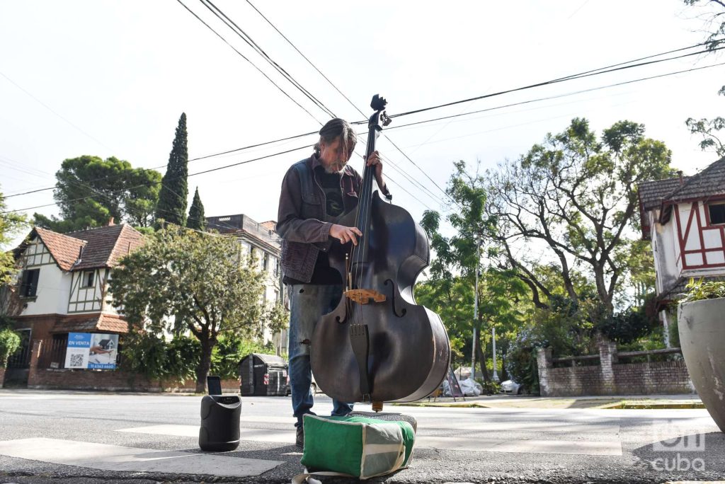 La música, tan presente en la vida y la obra de Julio Cortázar no falta en el barrio Rawson. Foto: Kaloian.