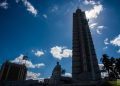 Monumento a José Martí en la Plaza de la Revolución de La Habana. Detrás, el Ministerio de las Fuerzas Armadas. Foto: Kaloian Santos Cabrera / Archivo.