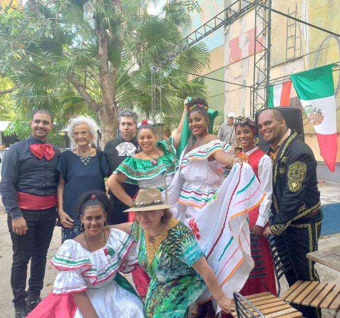 Fiesta mexicana en los Jardines del Mella 2