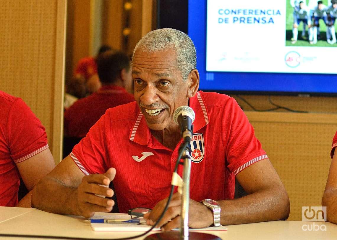 Pablo Elier Sánchez, director técnico de la selección absoluta de fútbol de Cuba. Foto: Otmaro Rodríguez.