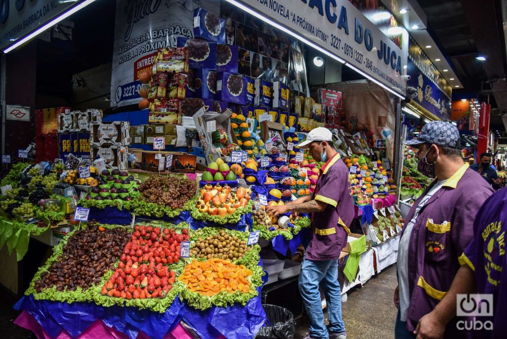 Las frutas en el Mercado Municipal de São Paulo son el colorido del lugar. Foto: Kaloian.
