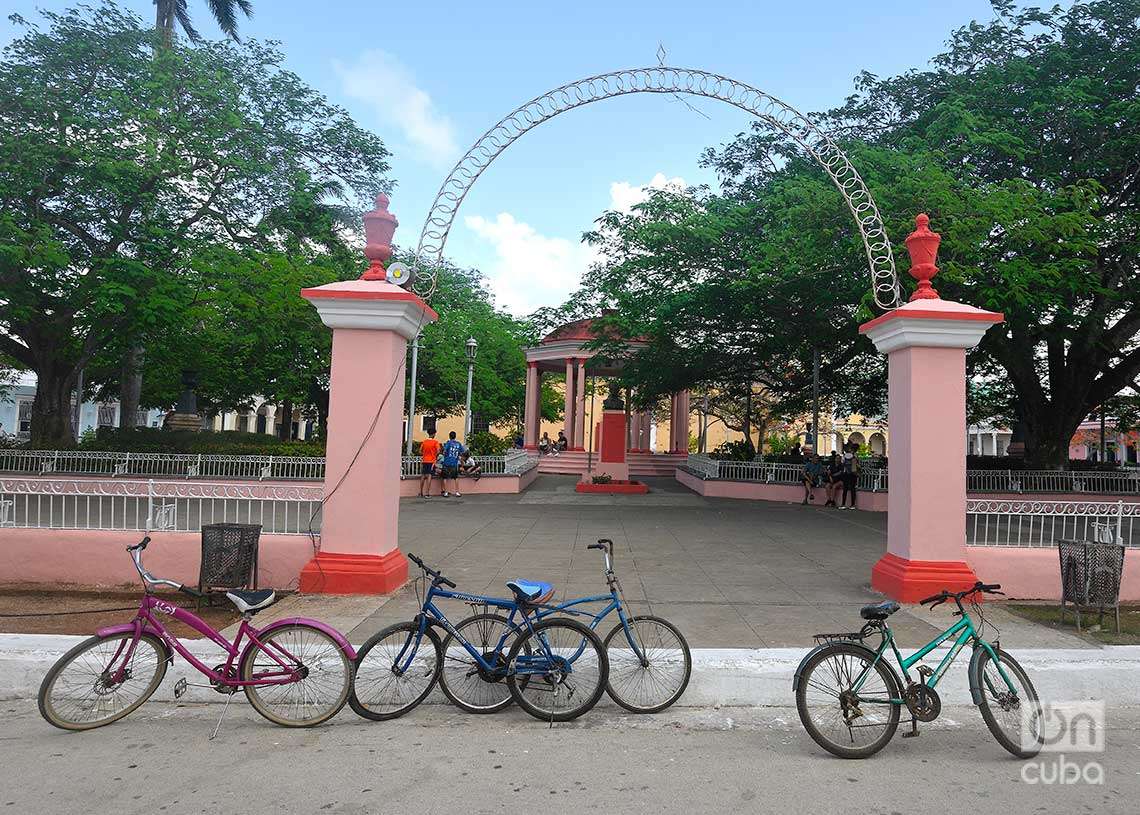 Parque José Martí, en Remedios. Construido en 1852 con el nombre de  Plaza de Armas. Foto: Otmaro Rodríguez.